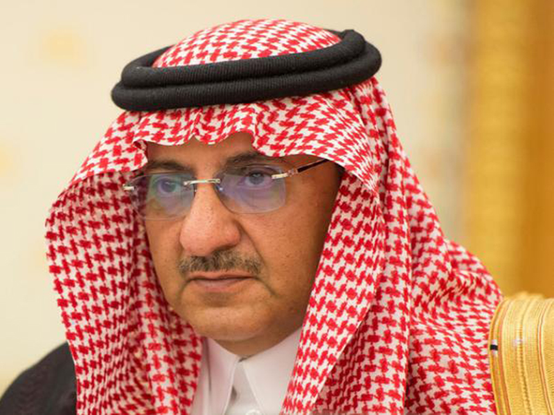 بالفيديو: ظهور نادر للأمير محمد بن نايف في مراسم عزاء